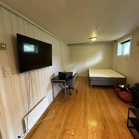 Private With Shared Amenities, Lofoten Guest house Leknes