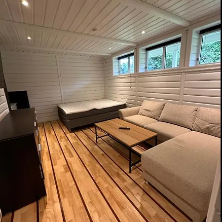 게스트하우스 Private With Shared Amenities, Lofoten