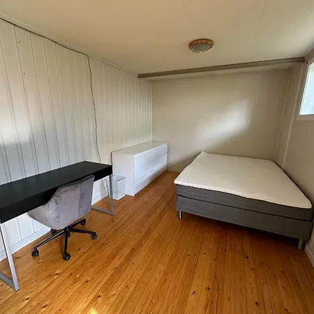 Private With Shared Amenities, Lofoten Guest house *
