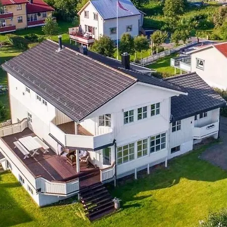 게스트하우스 Private With Shared Amenities, Lofoten