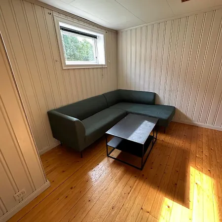 Private With Shared Amenities, Lofoten 게스트하우스 레크네스
