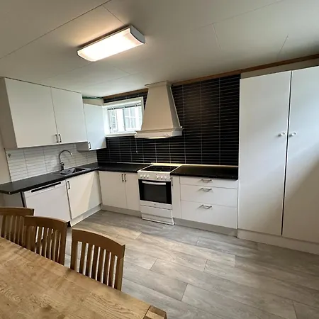 게스트하우스 Private With Shared Amenities, Lofoten